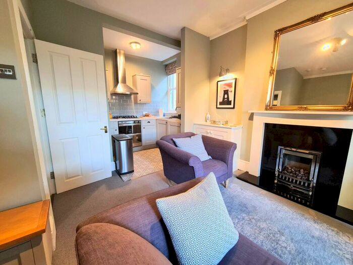 2 Bedroom Flat To Rent In Clarendon Road, Redland, Bristol, BS6