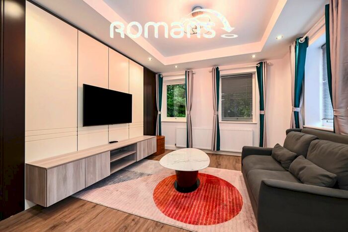 1 Bedroom Flat To Rent In Dukes Ride, Crowthorne, RG45