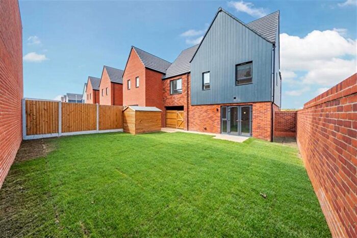 4 Bedroom Terraced House To Rent In Bedroom Terraced House, LU5