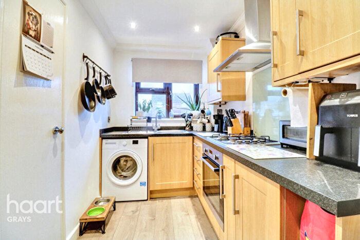 1 Bedroom End Of Terrace House For Sale In Curling Lane, Grays, RM17