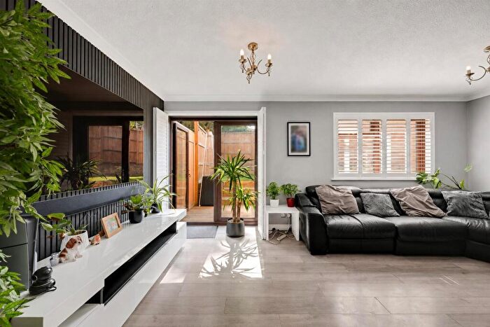 4 Bedroom End Of Terrace House For Sale In Mays Hill Road, Bromley, BR2
