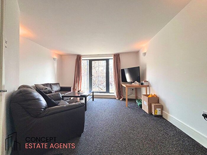 3 Bedroom Flat To Rent In Clapham Road, Stockwell, SW9
