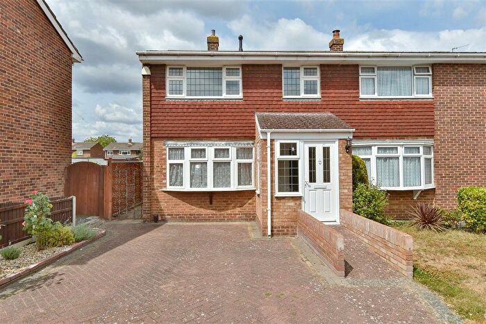 3 Bedroom Semi-Detached House For Sale In Oriole Way, Larkfield, Aylesford, Kent, ME20