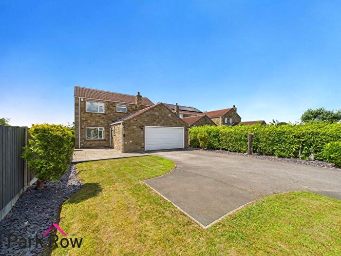 4 Bedroom Detached House For Sale In Ledgate Lane, Burton Salmon, Leeds, LS25