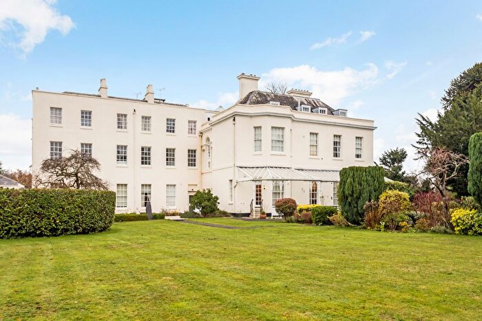 2 Bedroom Flat For Sale In Kippington Road, Sevenoaks, TN13