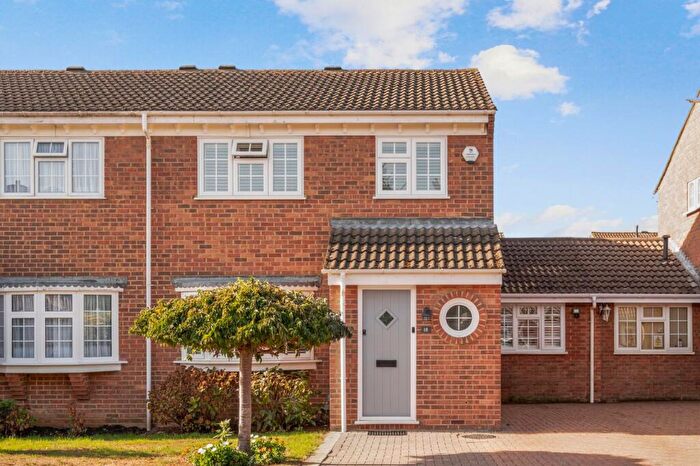 4 Bedroom Property For Sale In Elland Road, Walton-On-Thames, KT12