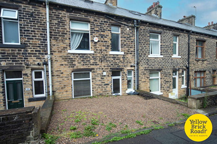 4 Bedroom Terraced House To Rent In Hollins Bank, Sowerby Bridge, HX6