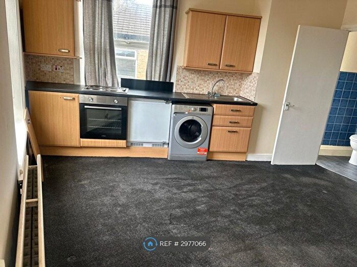 Studio To Rent In Moorbottom, Cleckheaton, BD19