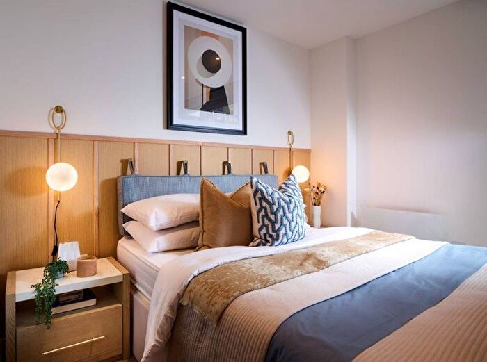 Studio For Sale In Eden Grove, Staines, Surrey, TW18