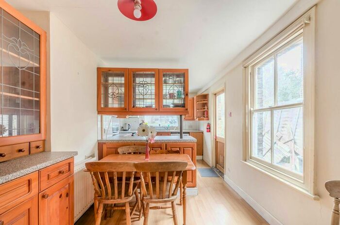 4 Bedroom Property To Rent In Trevelyan Road, Tooting, London, SW17