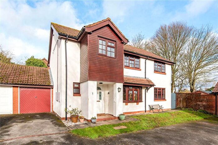 4 Bedroom Detached House For Sale In Rowan Close, South Wonston, Winchester, SO21