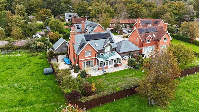 4 Bedroom Detached House For Sale In Milford Road, Everton, Lymington, Hampshire, SO41