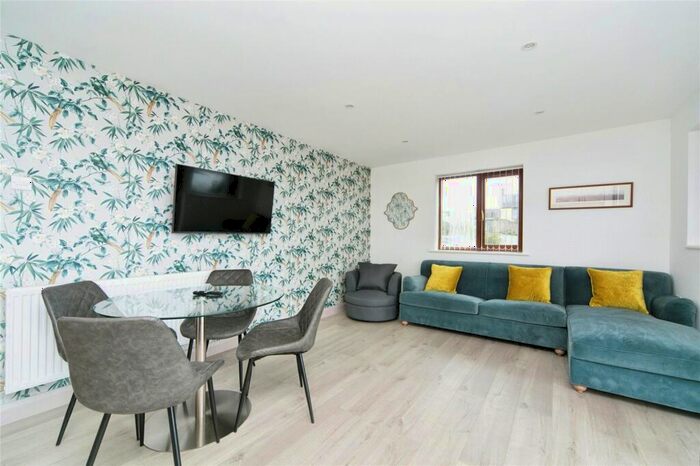 2 Bedroom Flat For Sale In Helen Terrace, Y Felinheli, Gwynedd, LL56