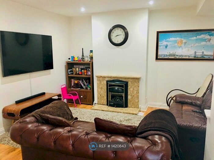 3 Bedroom Semi-Detached House To Rent In Wood End Way, Northolt, UB5