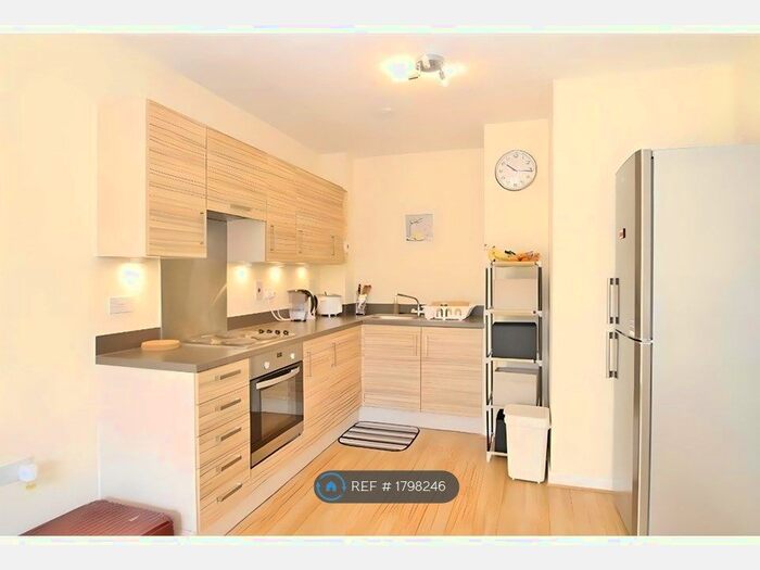 2 Bedroom Flat To Rent In Field House, Morden, SM4