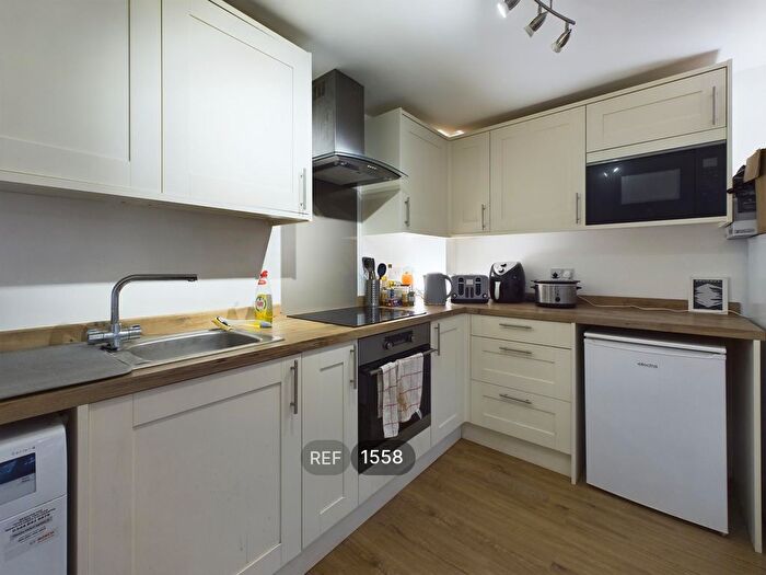 2 Bedroom Flat To Rent In Acklam Court, Beverley, HU17