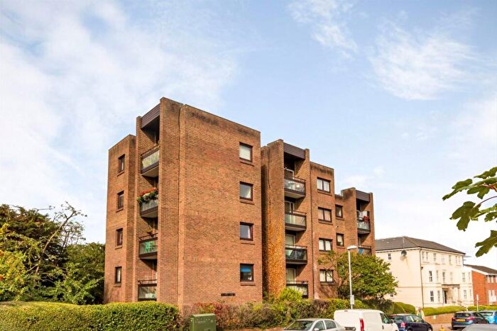 2 Bedroom Flat To Rent In Avenue Elmers, Surbiton, KT6