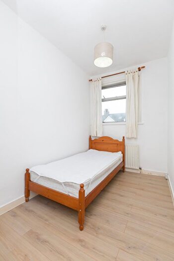 1 Bedroom Flat To Rent In Wormholt Road, London, W12