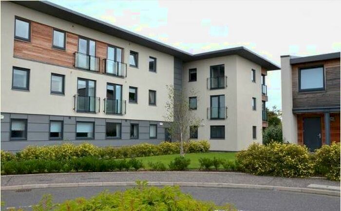 3 Bedroom Flat To Rent In Burnbrae Place, Edinburgh, EH12