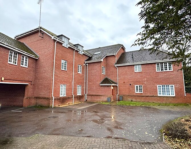 2 Bedroom Flat For Sale In Burberry House, Hook, RG27