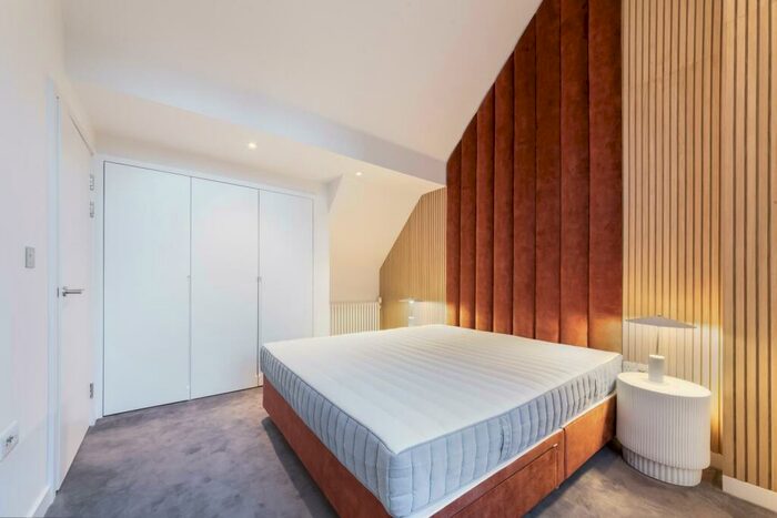 4 Bedroom Town House To Rent In Goodluck Hope, Orchard Place, London, E14