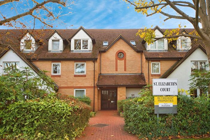 2 Bedroom Flat For Sale In Mayfield Avenue, London, N12