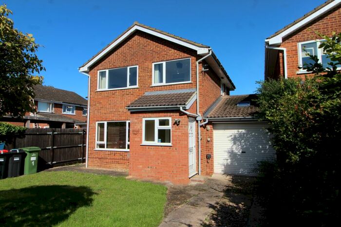 3 Bedroom Link Detached House To Rent In Brockwell, Newport Pagnell, MK16