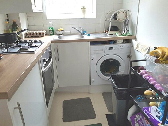 2 Bedroom Flat To Rent In Seven Sisters, London, N17