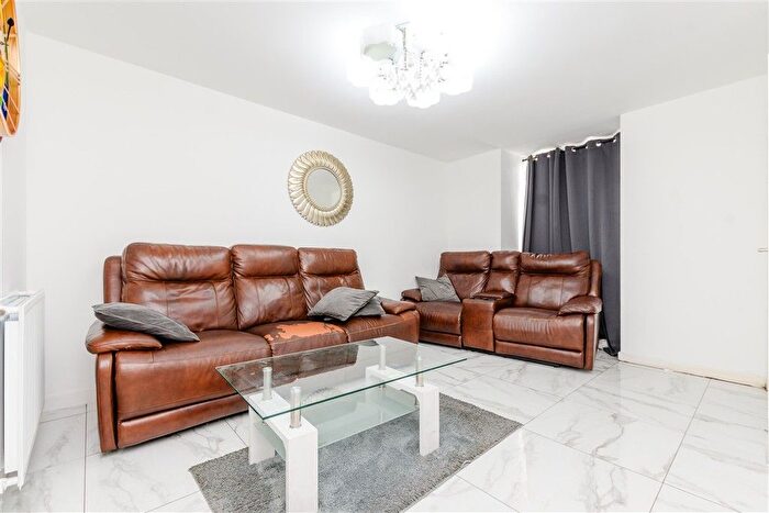 3 Bedroom End Of Terrace House For Sale In Geneive Road, Gravesend, Kent, DA11