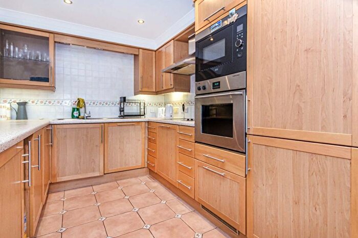 2 Bedroom Flat To Rent In Chiswick High Road, Chiswick, W4