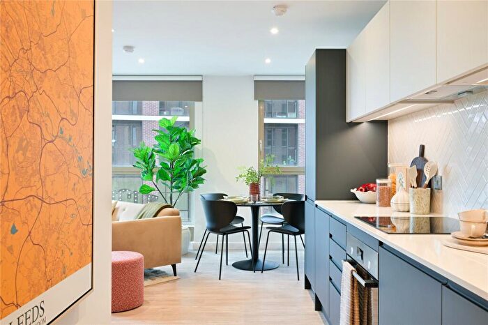 3 Bedroom Apartment To Rent In Uncle Leeds, Whitehall, LS12