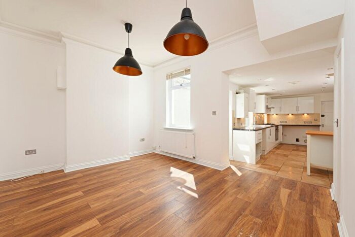 4 Bedroom Semi-Detached House For Sale In Seabrook Road, Hythe, CT21