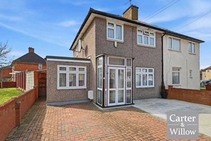 4 Bedroom End Of Terrace House For Sale In Winding Way, Dagenham, RM8