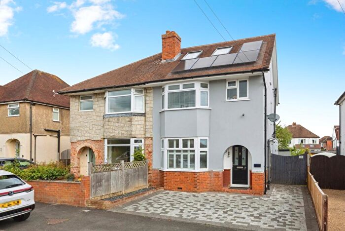 4 Bedroom Semi-Detached House For Sale In Byrefield Road, Guildford, Surrey, GU2