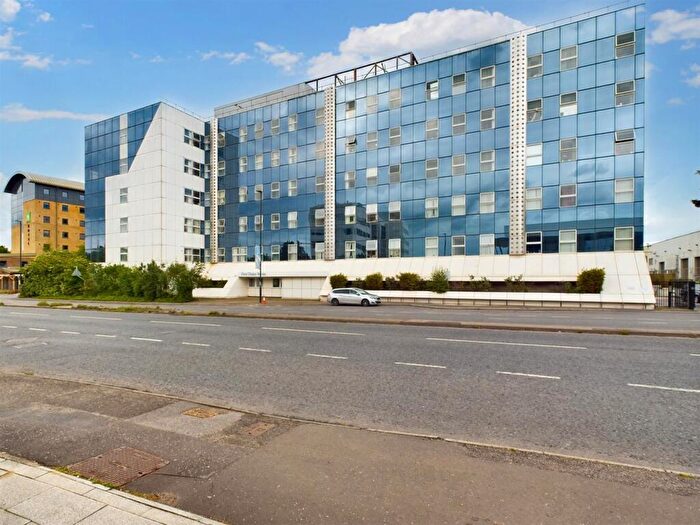 1 Bedroom Flat To Rent In London Road, Lowfield Heath, RH10