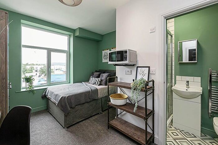 8 Bedroom House Of Multiple Occupation To Rent In Parsons Lane, Bury, BL9