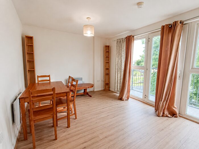 2 Bedroom Flat To Rent In Monarch Way, Ilford, IG2