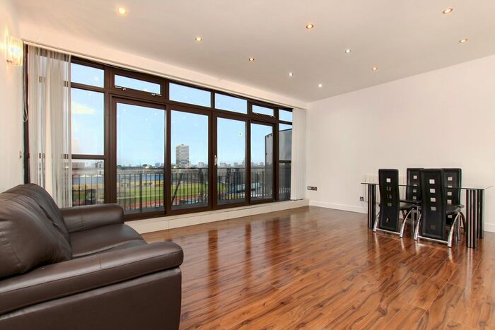 2 Bedroom Flat To Rent In Copperfield Road, Mile End, London, E3