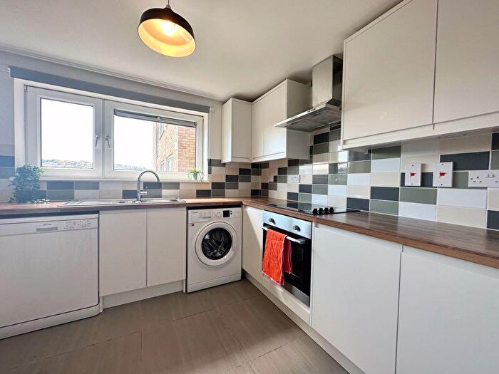 4 Bedroom Flat To Rent In Highbrook Close, Brighton, BN2