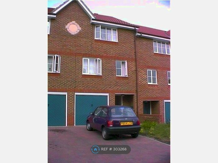 4 Bedroom Terraced House To Rent In Redbourne Drive, London, SE28