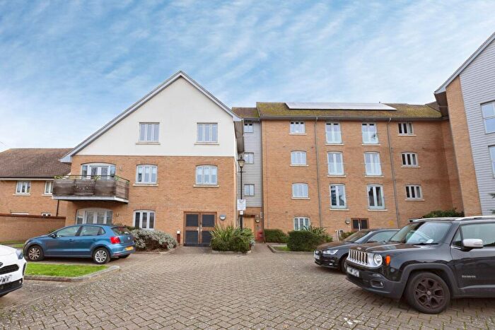 1 Bedroom Flat For Sale In New Mossford Way, Barkingside, Ilford, IG6