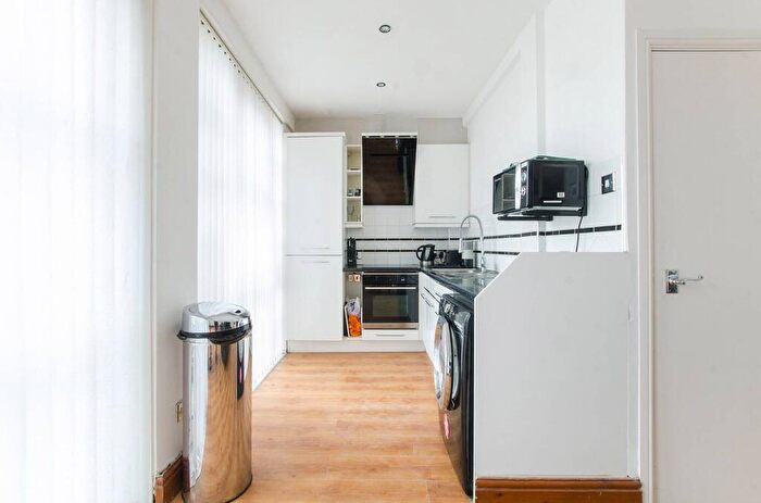 1 Bedroom Flat For Sale In Quay View Apartments, Tower Hamlets, London, E14
