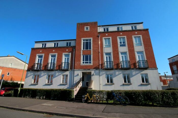 2 Bedroom Flat To Rent In Dragon Road, Hatfield, AL10