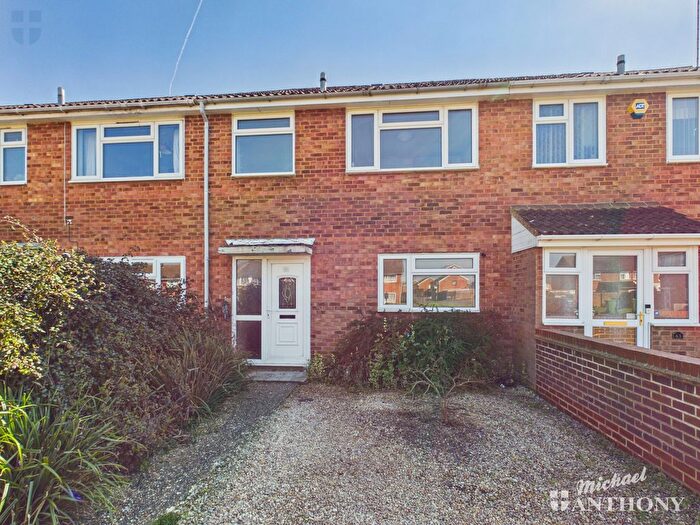 3 Bedroom Terraced House For Sale In Orwell Drive, Aylesbury, HP21