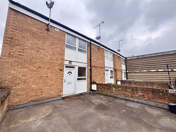2 Bedroom Maisonette To Rent In Eastmead, Farnborough, Hampshire, GU14