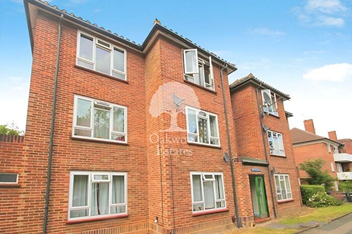 2 Bedroom Apartment To Rent In Courtlands, Maidenhead, SL6