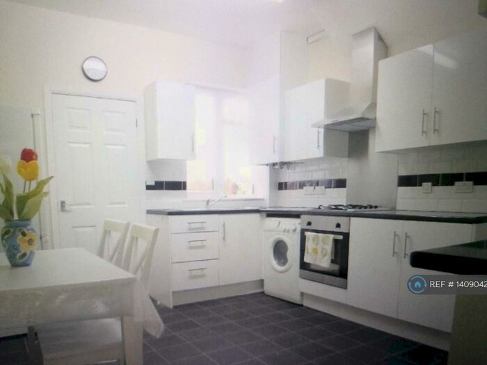 4 Bedroom End Of Terrace House To Rent In Lottie Road, Birmingham, B29