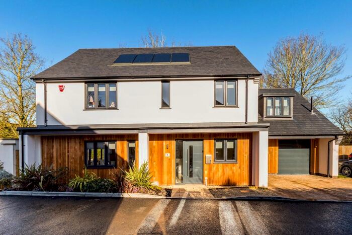 4 Bedroom Detached House To Rent In Venus Way Stratford-upon-Avon, CV37