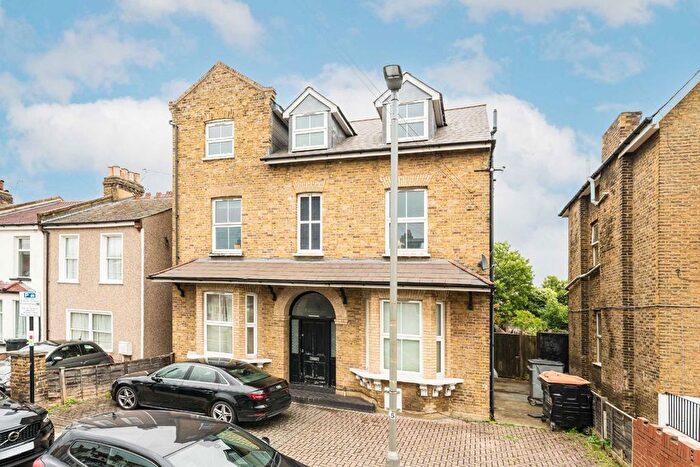 2 Bedroom Flat For Sale In Longley Road, Tooting, SW17