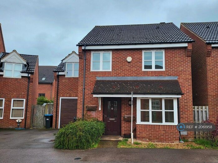 4 Bedroom Semi-Detached House To Rent In Levens Hall Drive, Milton Keynes, MK4